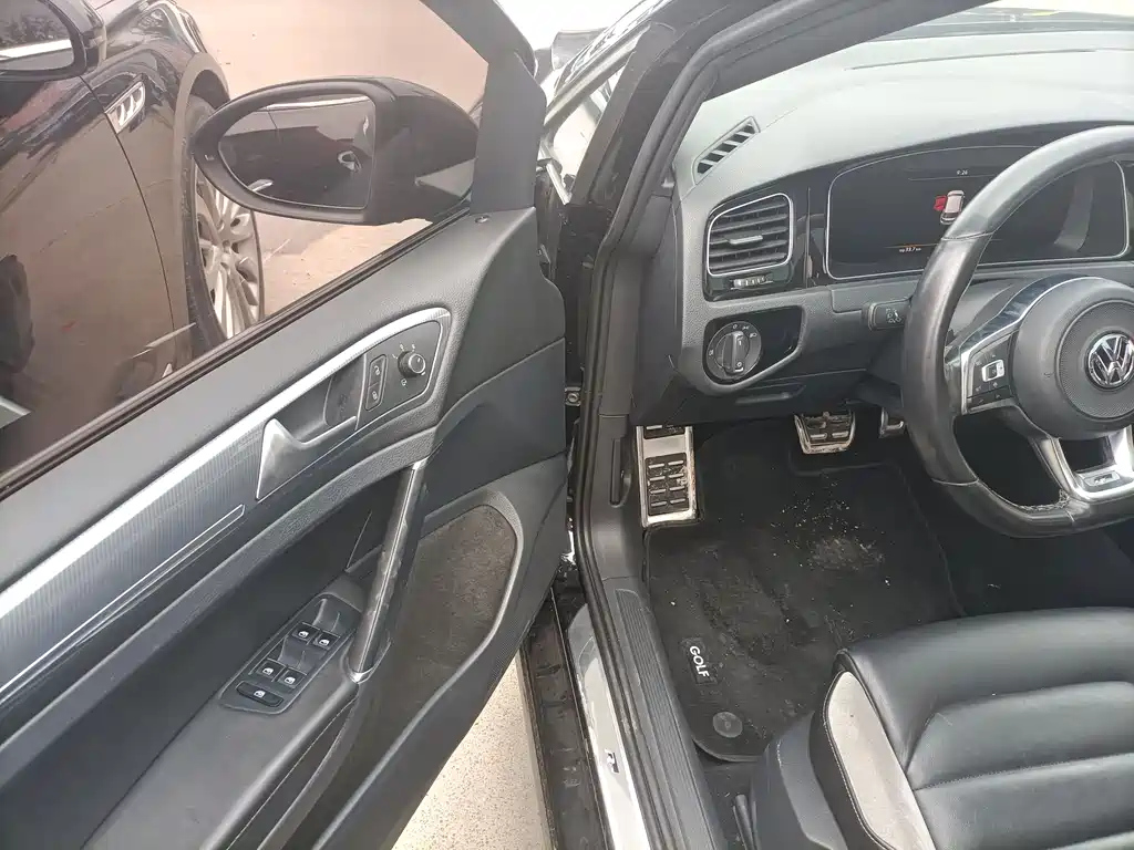 VOLKSWAGEN GOLF 2020