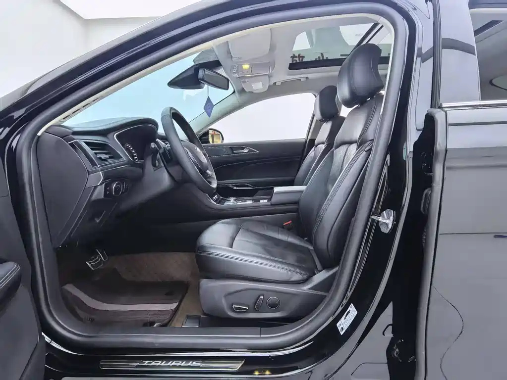 FORD TAURUS 2021