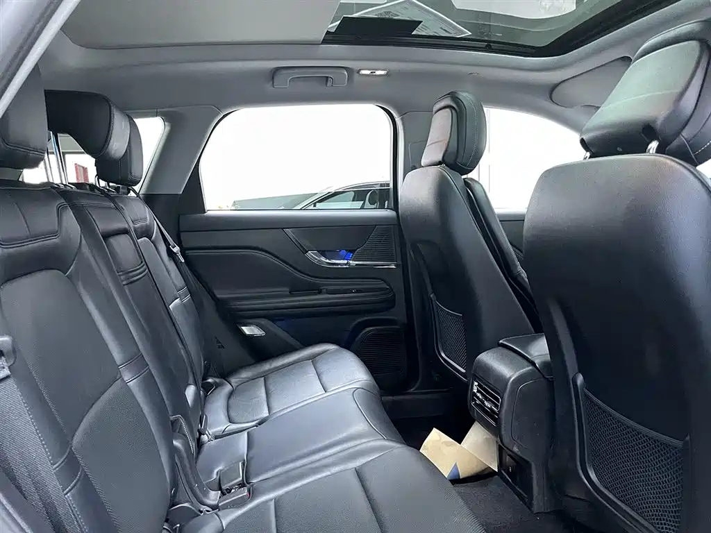 LINCOLN ADVENTURER 2020