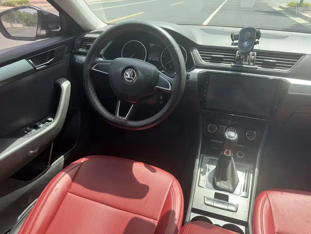 SKODA SUPERB 2018