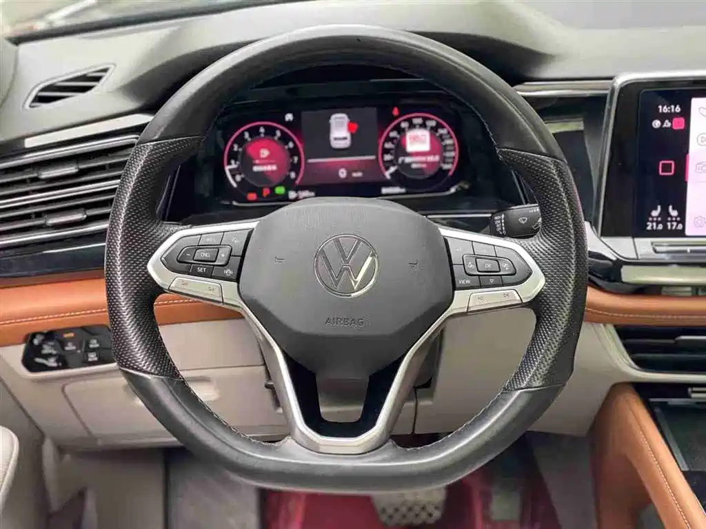VOLKSWAGEN TOURAN 2021