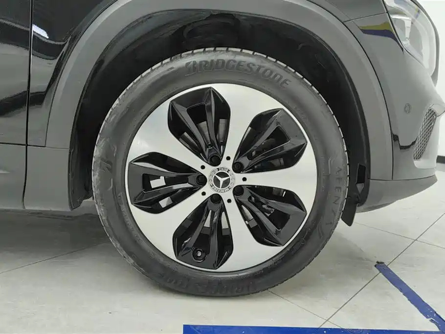 MERCEDES BENZ GLB 2023