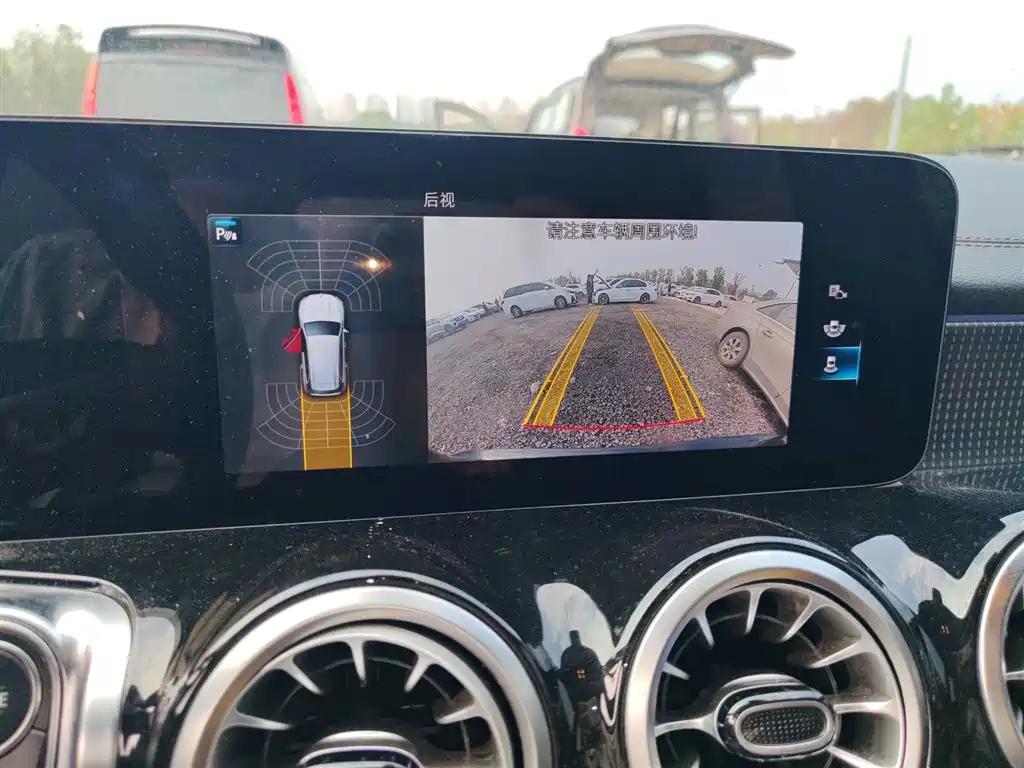 MERCEDES BENZ GLB 2023