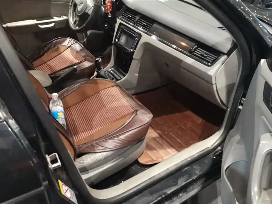 VOLKSWAGEN BORA 2013