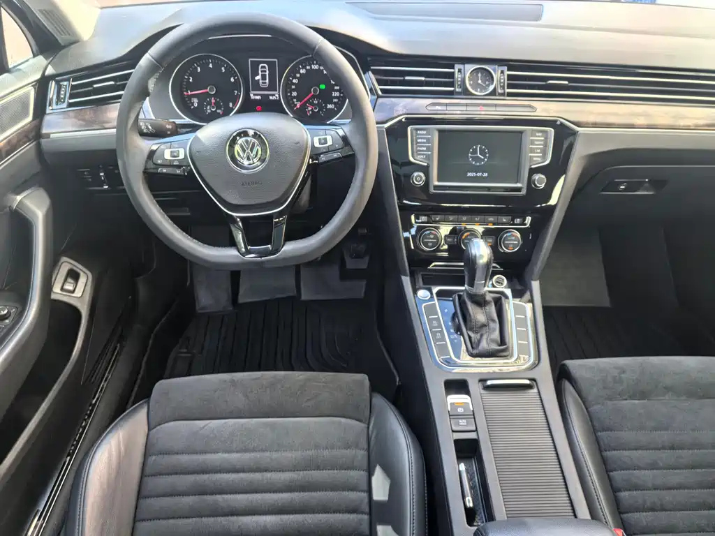 VOLKSWAGEN MAGOTAN 2017