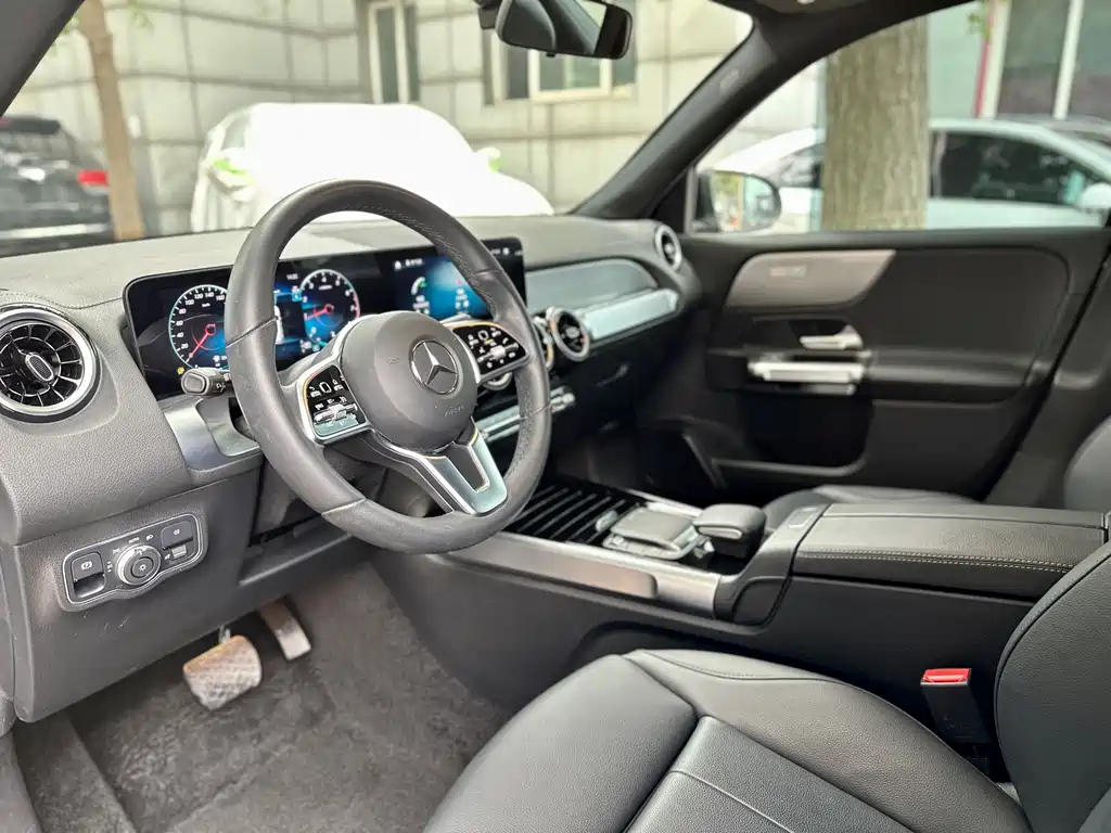 MERCEDES BENZ GLB 2023