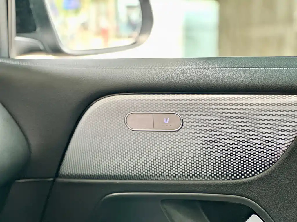 MERCEDES BENZ GLB 2023