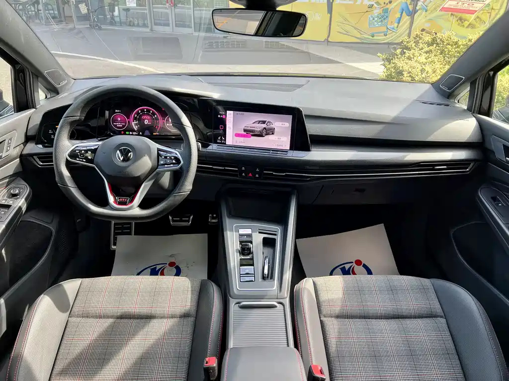 VOLKSWAGEN GOLF GTI 2021