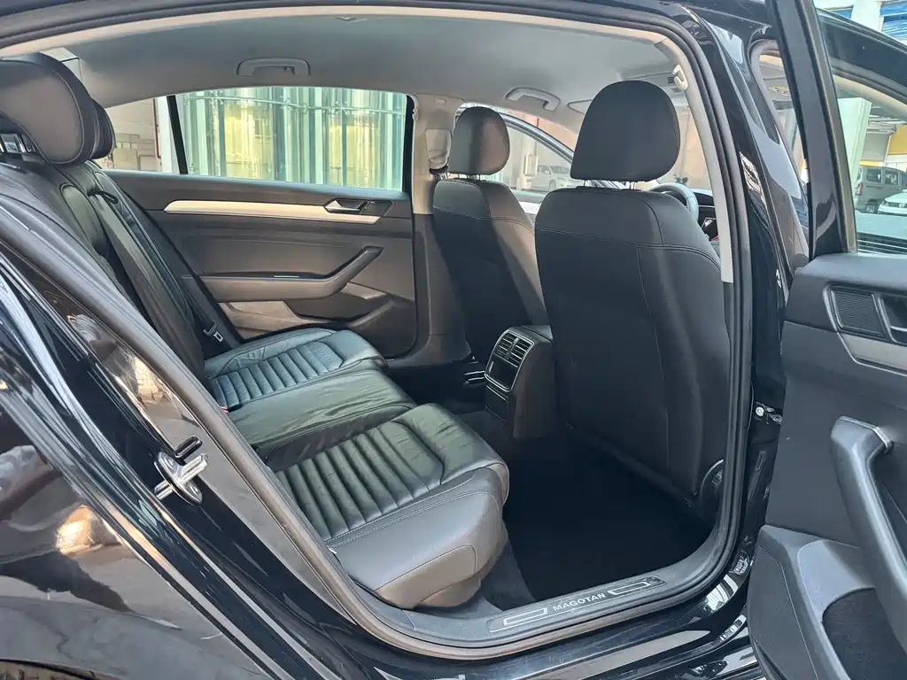 VOLKSWAGEN MAGOTAN 2018