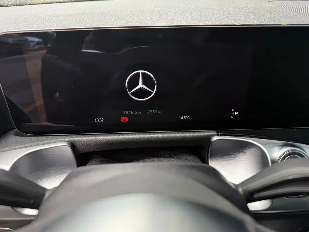 MERCEDES BENZ GLB 2024