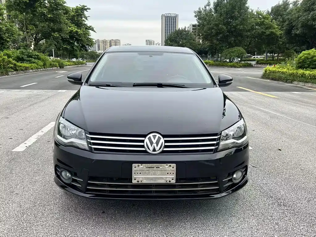 VOLKSWAGEN BORA 2013