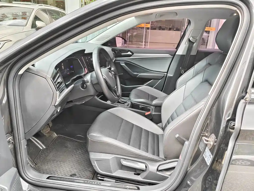 VOLKSWAGEN SAGITAR 2022