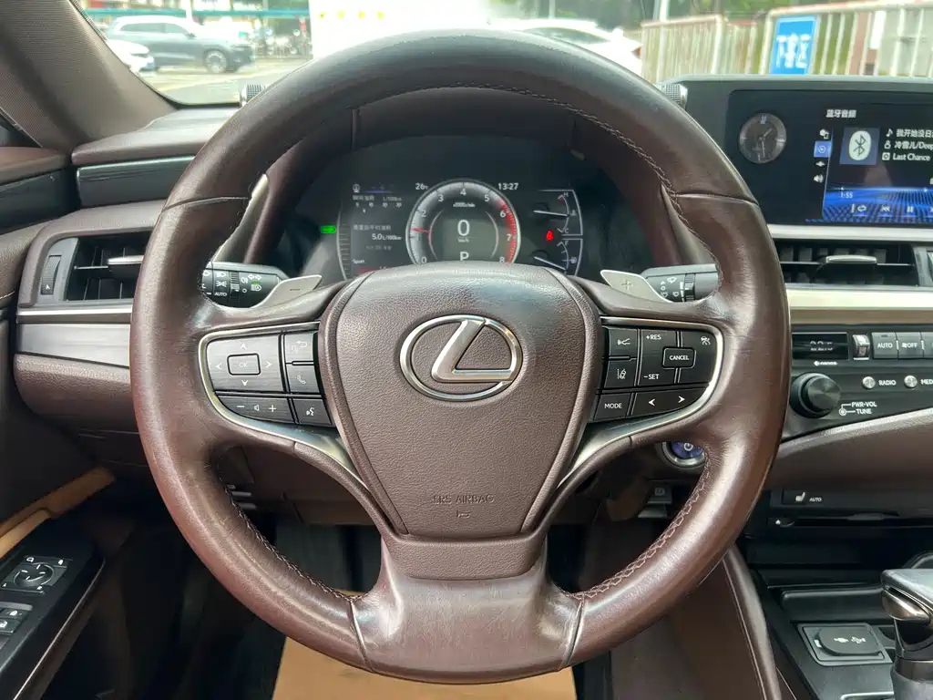 LEXUS ES 2019