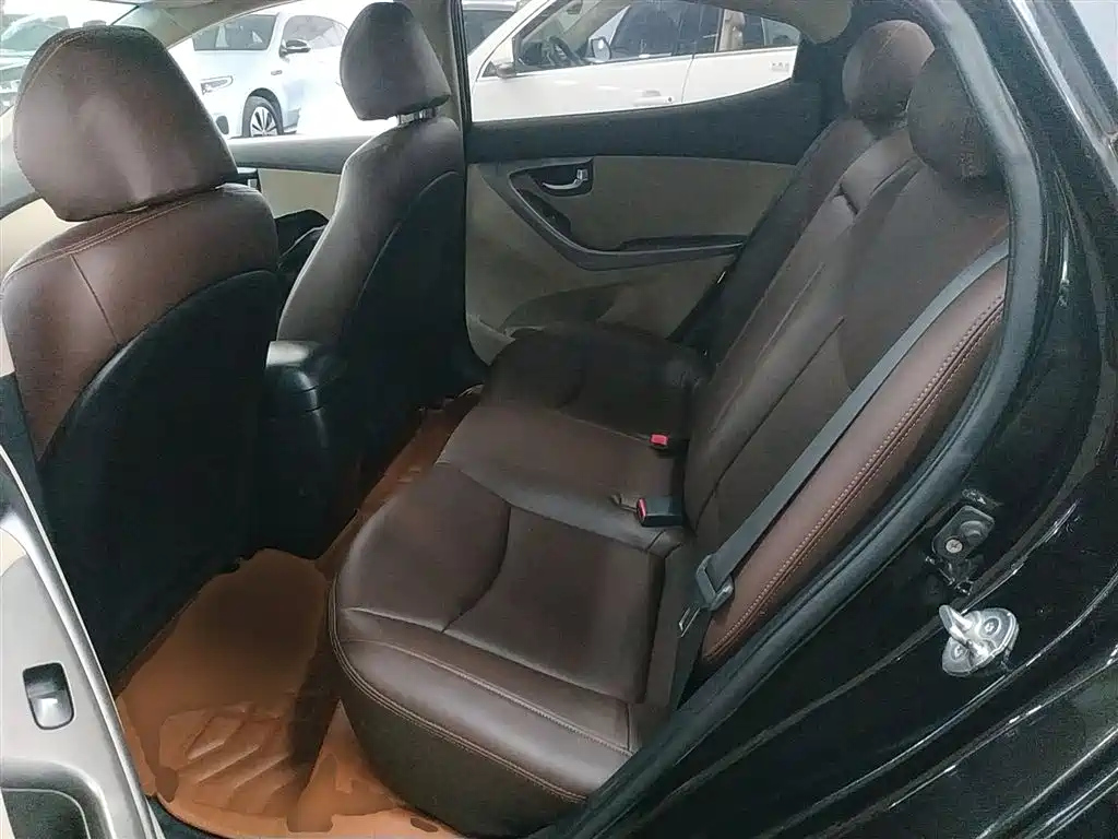 HYUNDAI ELANTRA 2016