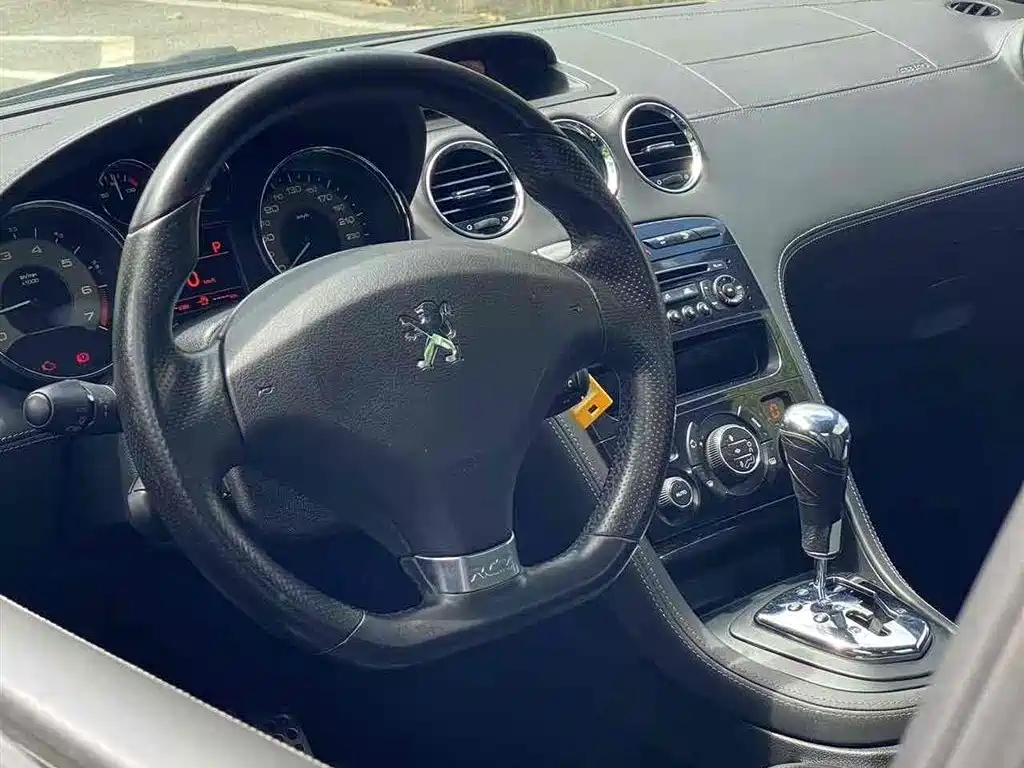 PEUGEOT RCZ 2011