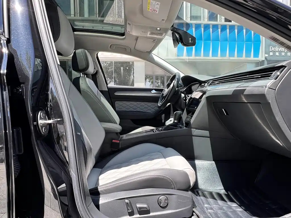 VOLKSWAGEN MAGOTAN 2023