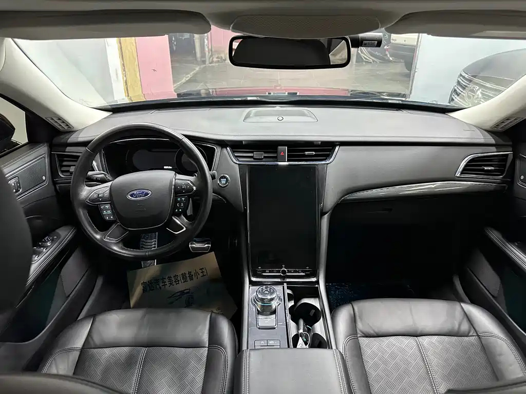 FORD TAURUS 2019