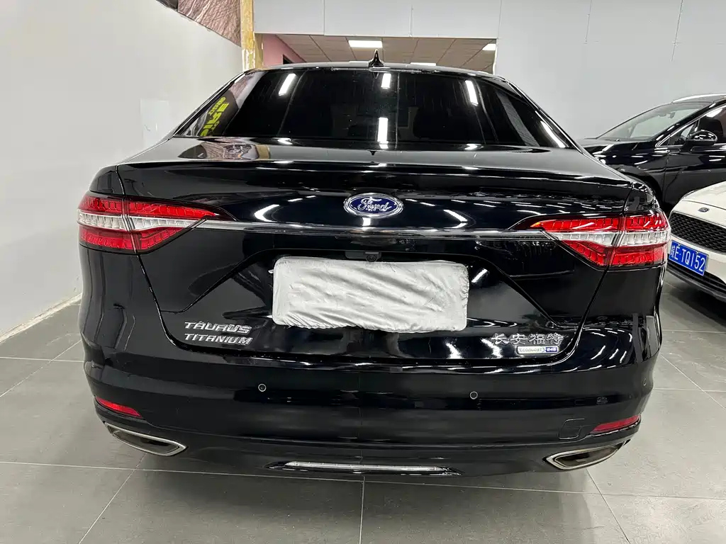 FORD TAURUS 2019
