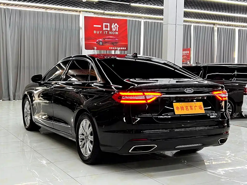 FORD TAURUS 2021