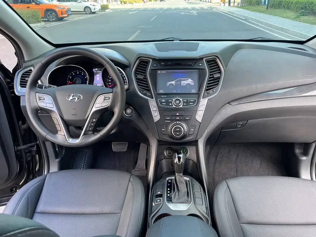 HYUNDAI SANTAFE 2015