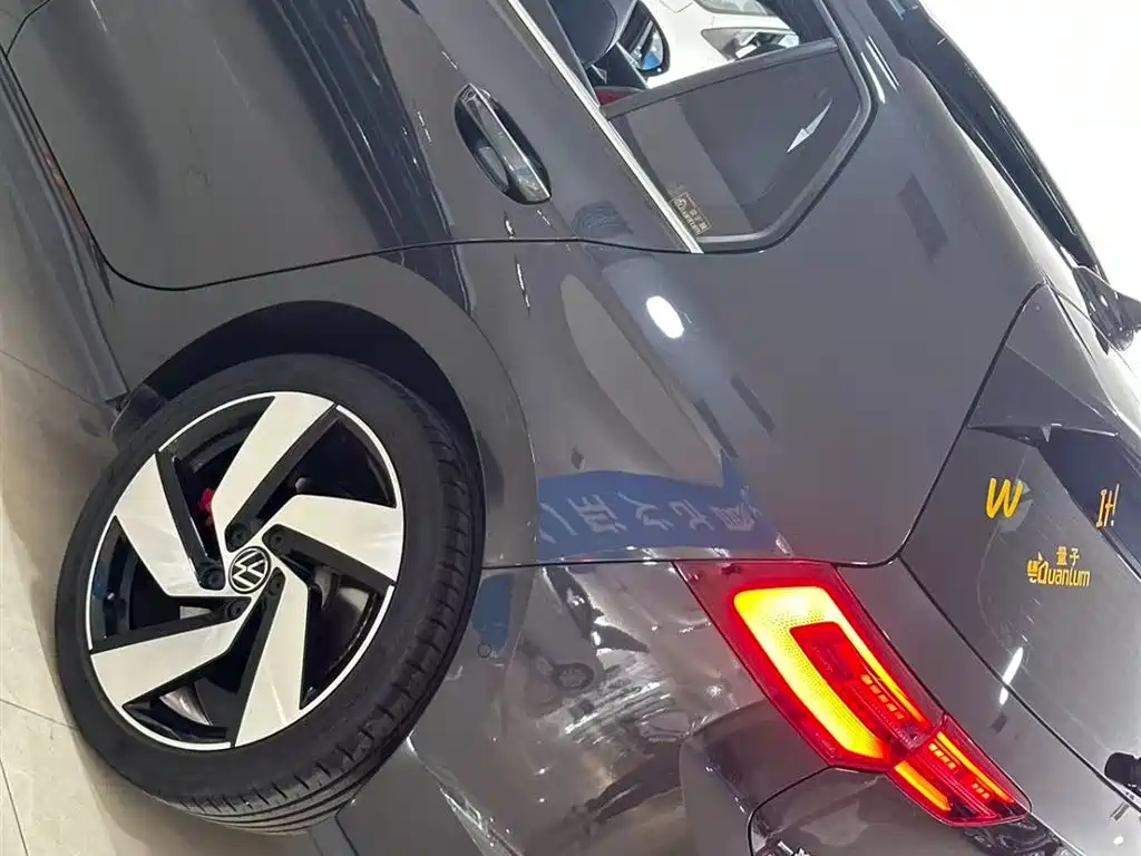 VOLKSWAGEN GOLF GTI 2024