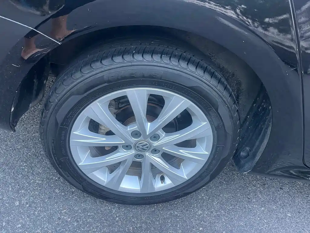 VOLKSWAGEN LAVIDA 2016