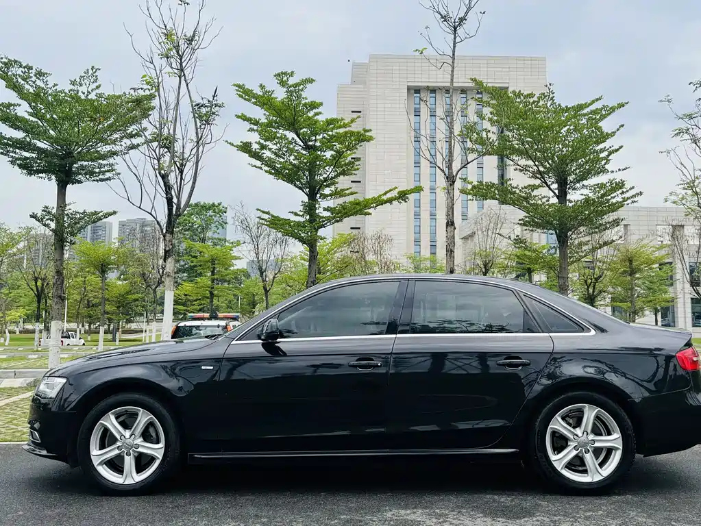 AUDI A4L 2015