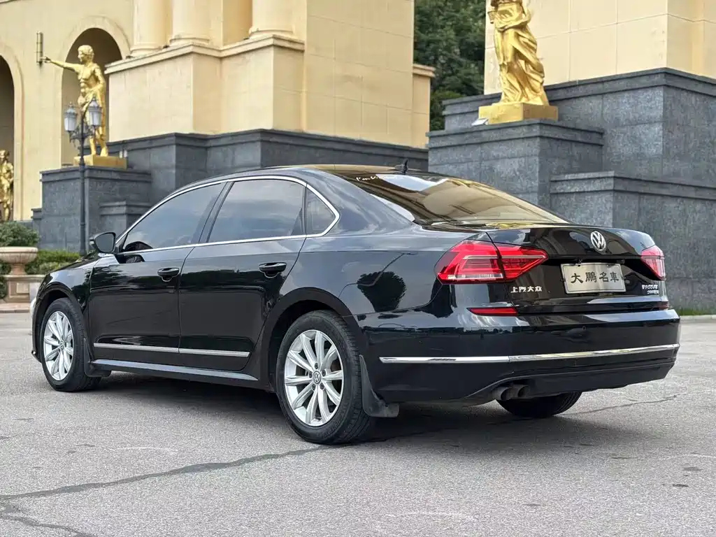 VOLKSWAGEN PASSAT 2017