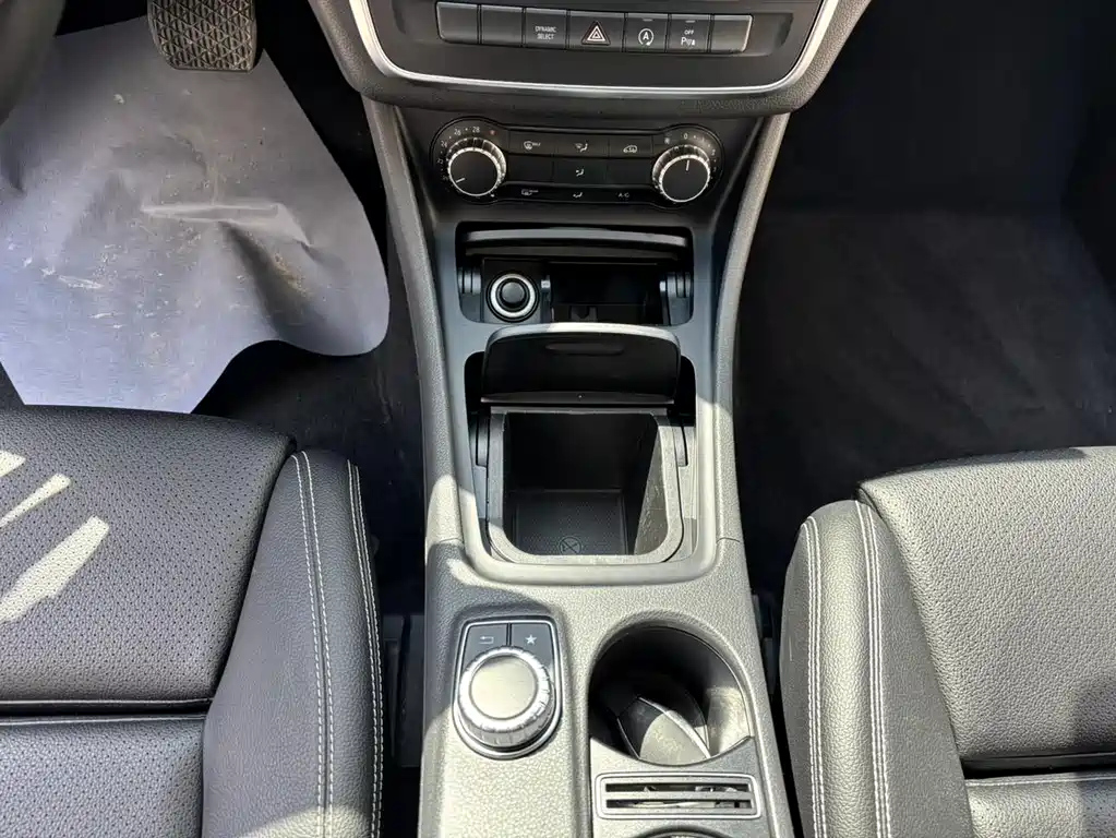 MERCEDES BENZ GLA 2016