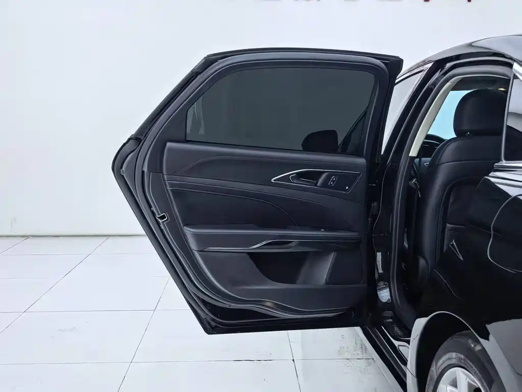 FORD TAURUS 2021