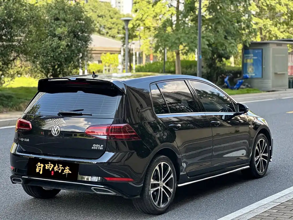 VOLKSWAGEN GOLF 2020