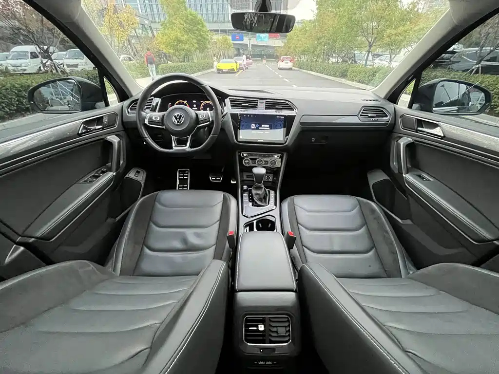 VOLKSWAGEN TIGUAN L 2021