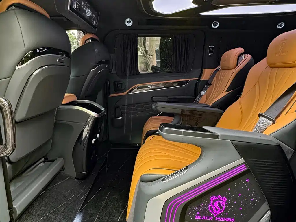 FORD TOUREO 2024