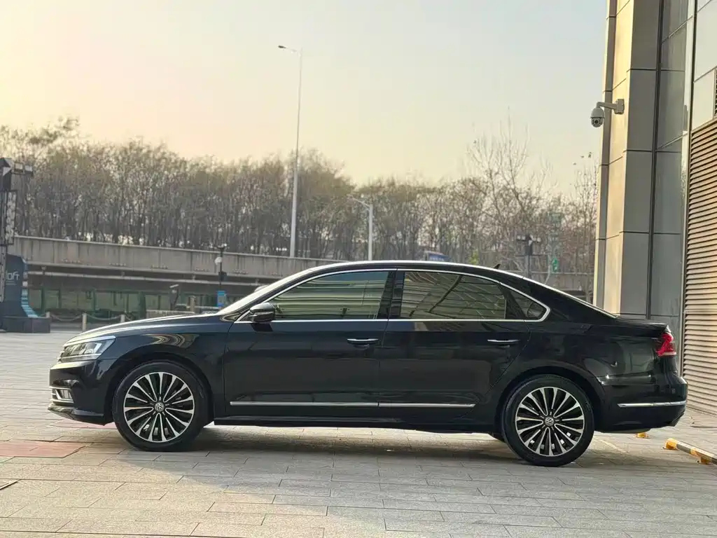 VOLKSWAGEN PASSAT 2018