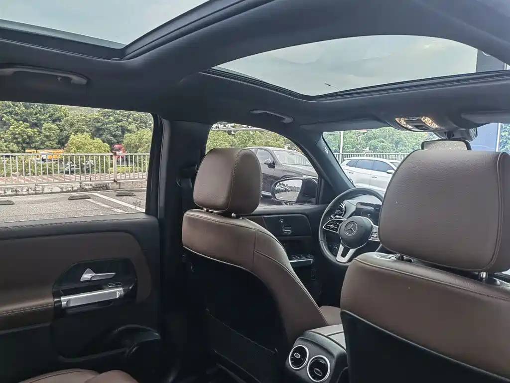 MERCEDES BENZ GLB 2023