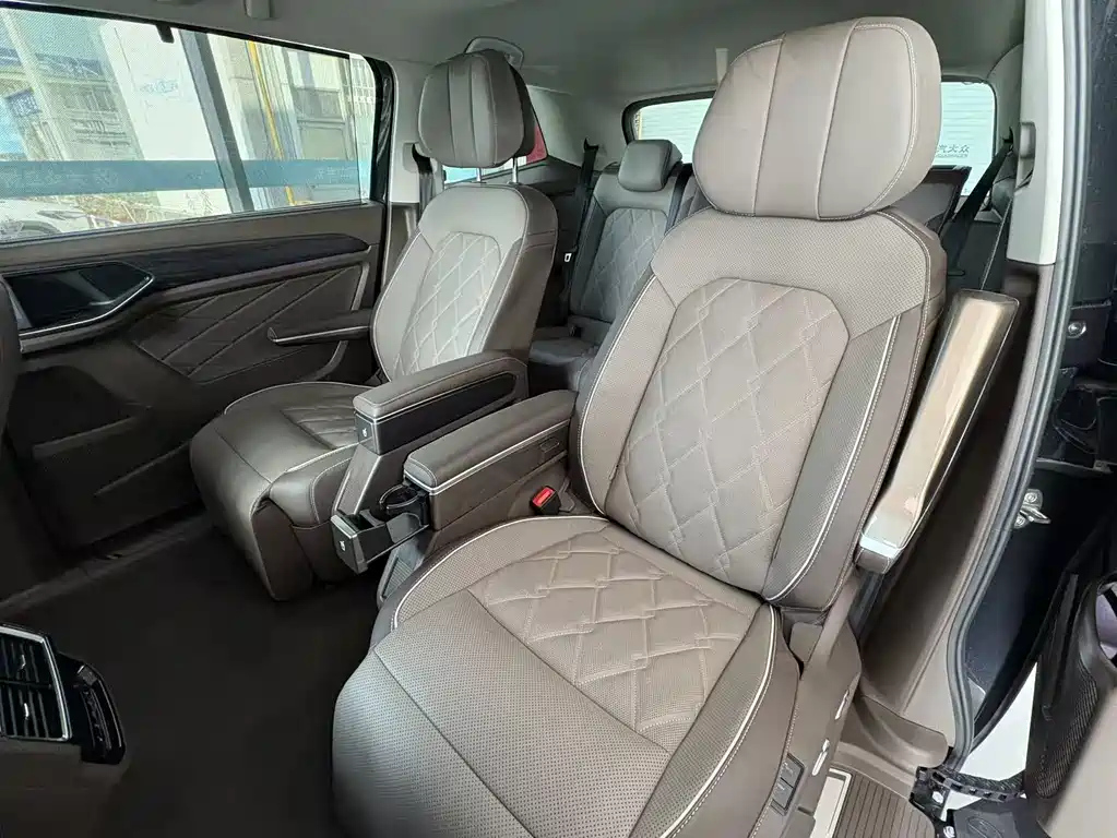 VOLKSWAGEN VILORAN 2024