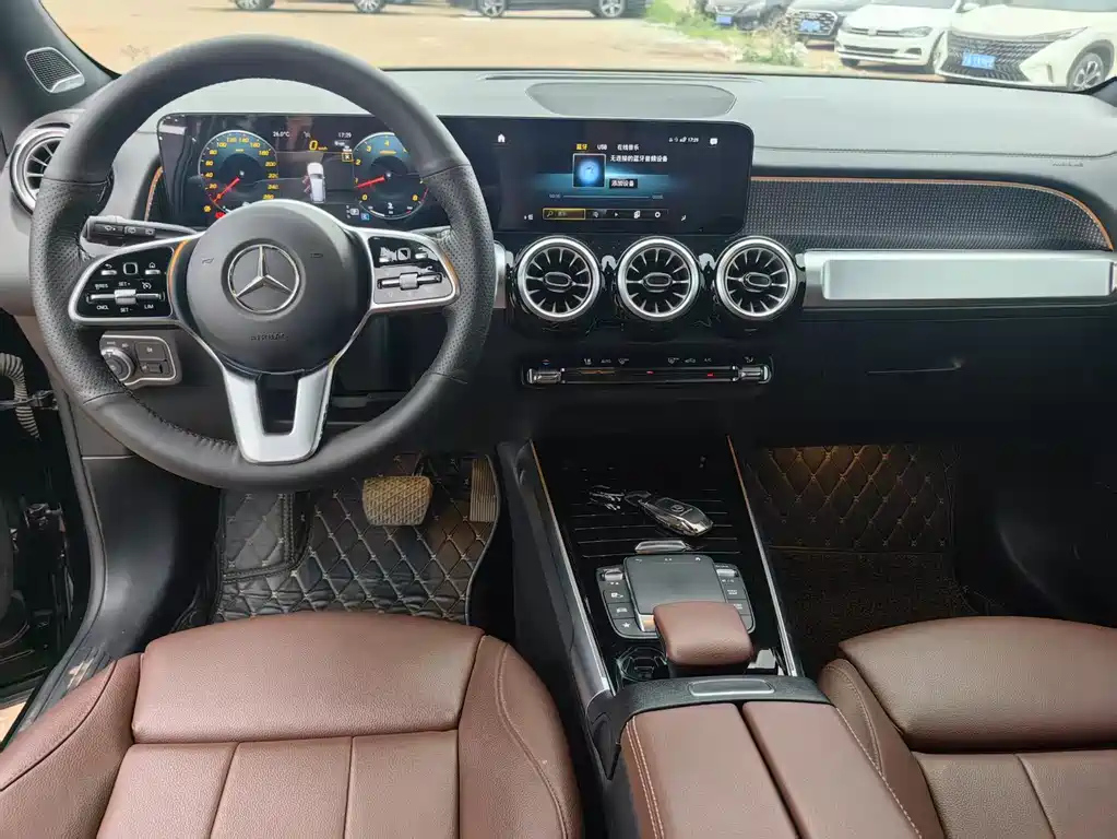MERCEDES BENZ GLB 2023