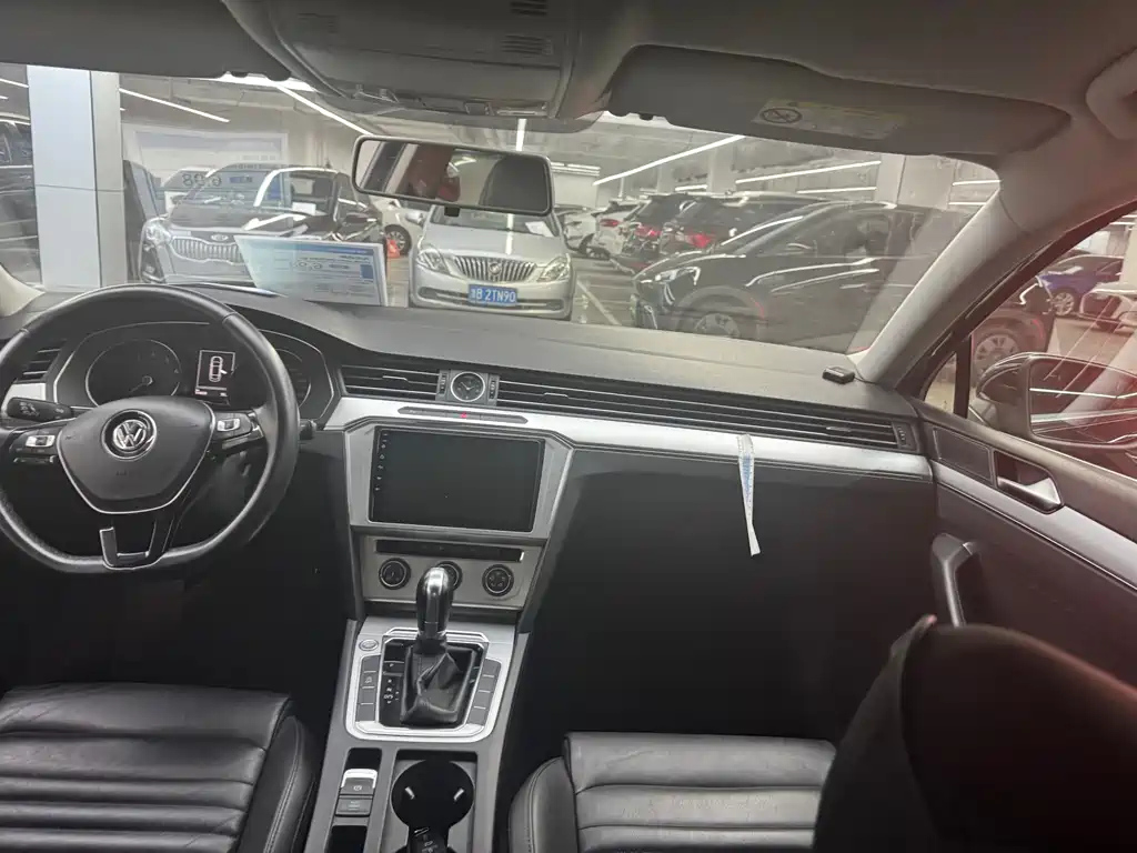 VOLKSWAGEN MAGOTAN 2019