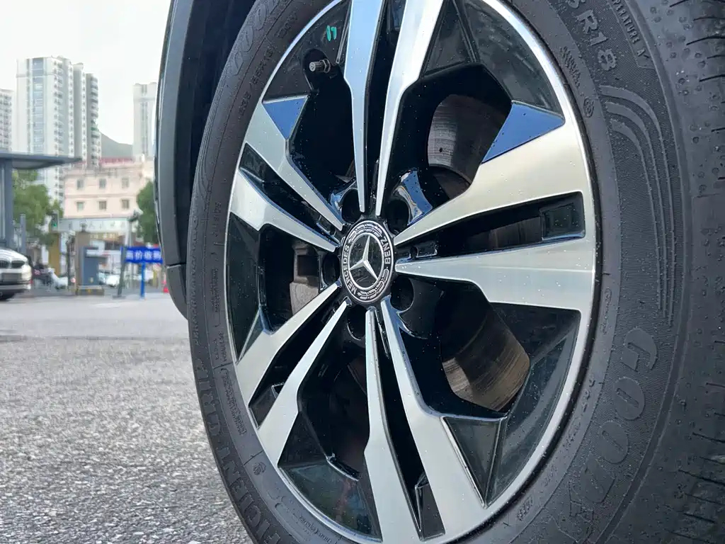 MERCEDES BENZ GLB 2024