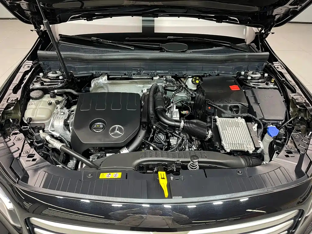 MERCEDES BENZ GLB 2024