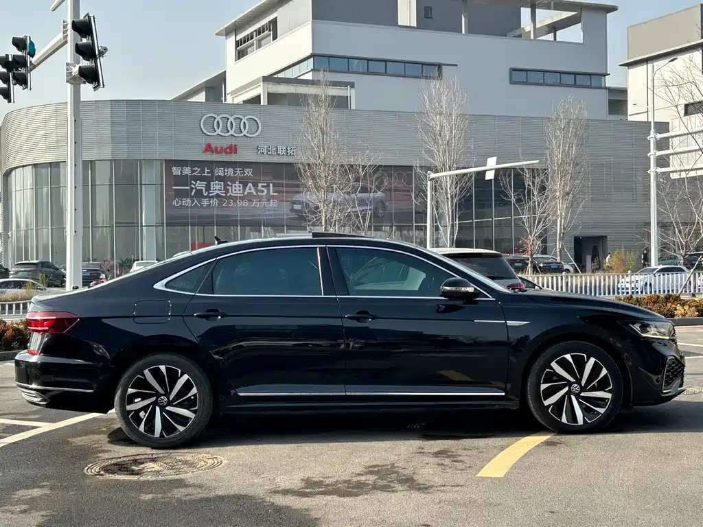 VOLKSWAGEN PASSAT 2022