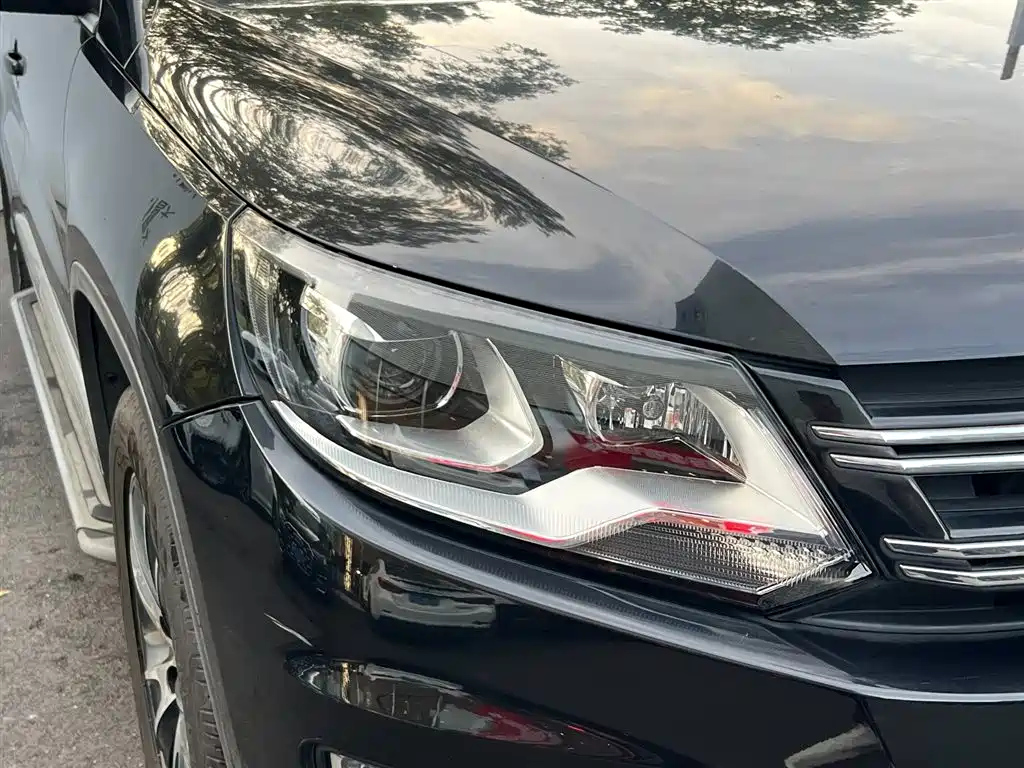 VOLKSWAGEN TIGUAN 2015