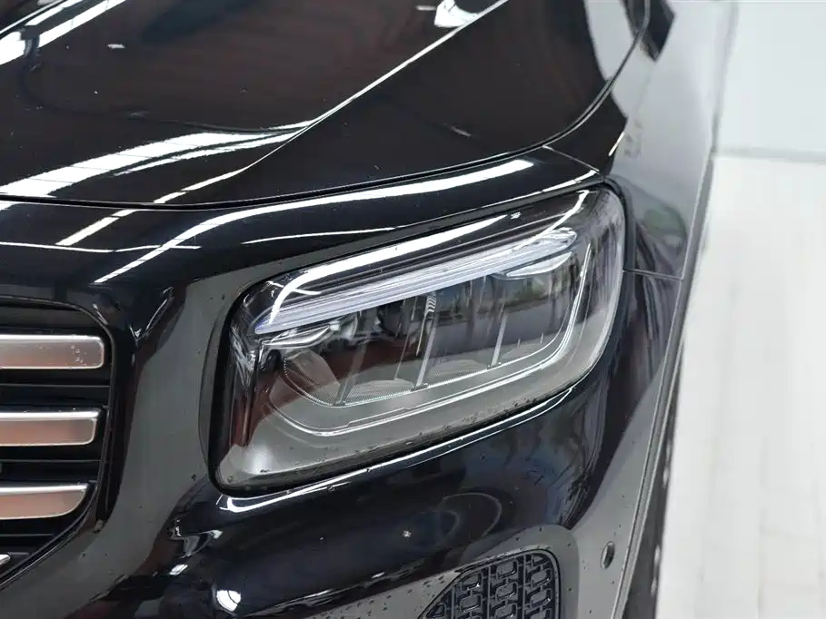 MERCEDES BENZ GLB 2024