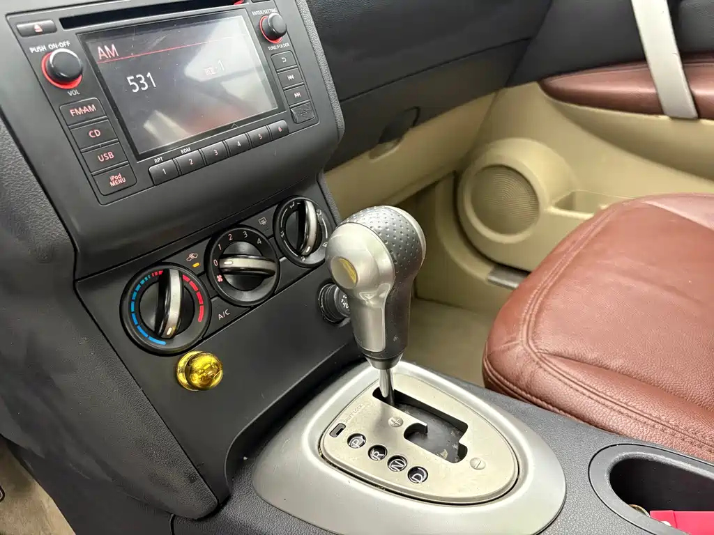 NISSAN QASHQAI 2015