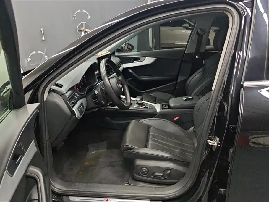 AUDI A4L 2020