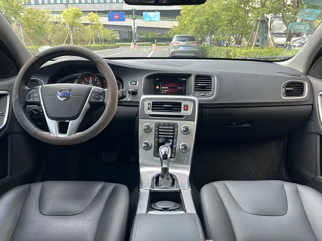 VOLVO S60 2017