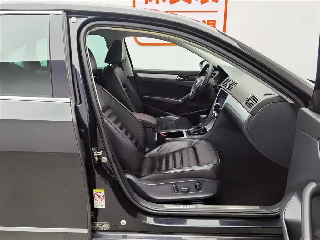 VOLKSWAGEN PASSAT 2016
