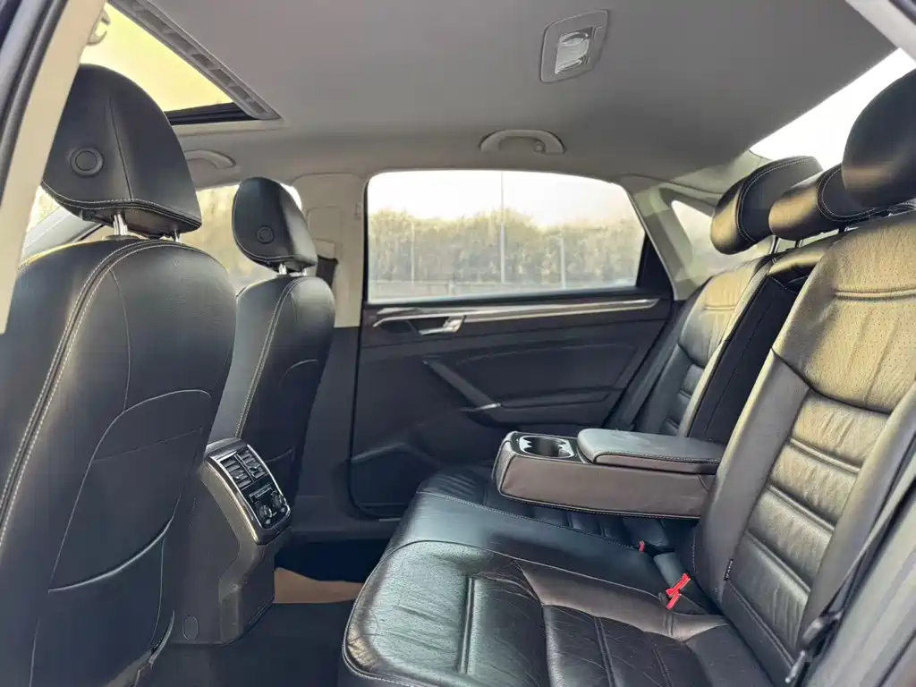 VOLKSWAGEN PASSAT 2018