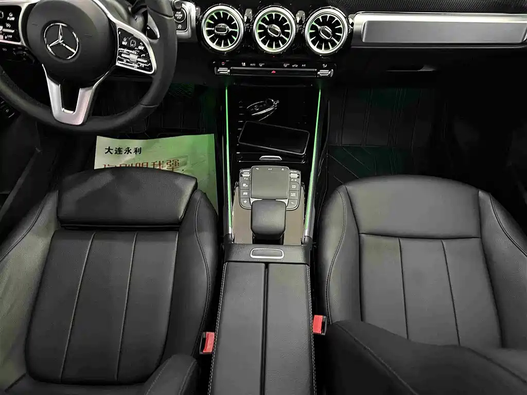 MERCEDES BENZ GLB 2023