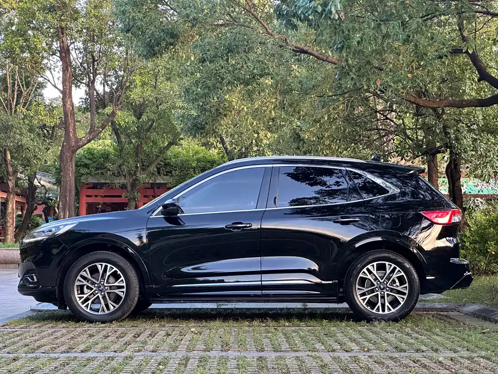 FORD ESCAPE 2021